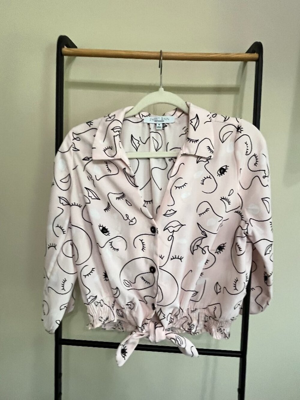 Sweet Rain Abstract Face Print Parisian Chic Button Up Tie-Front Top M